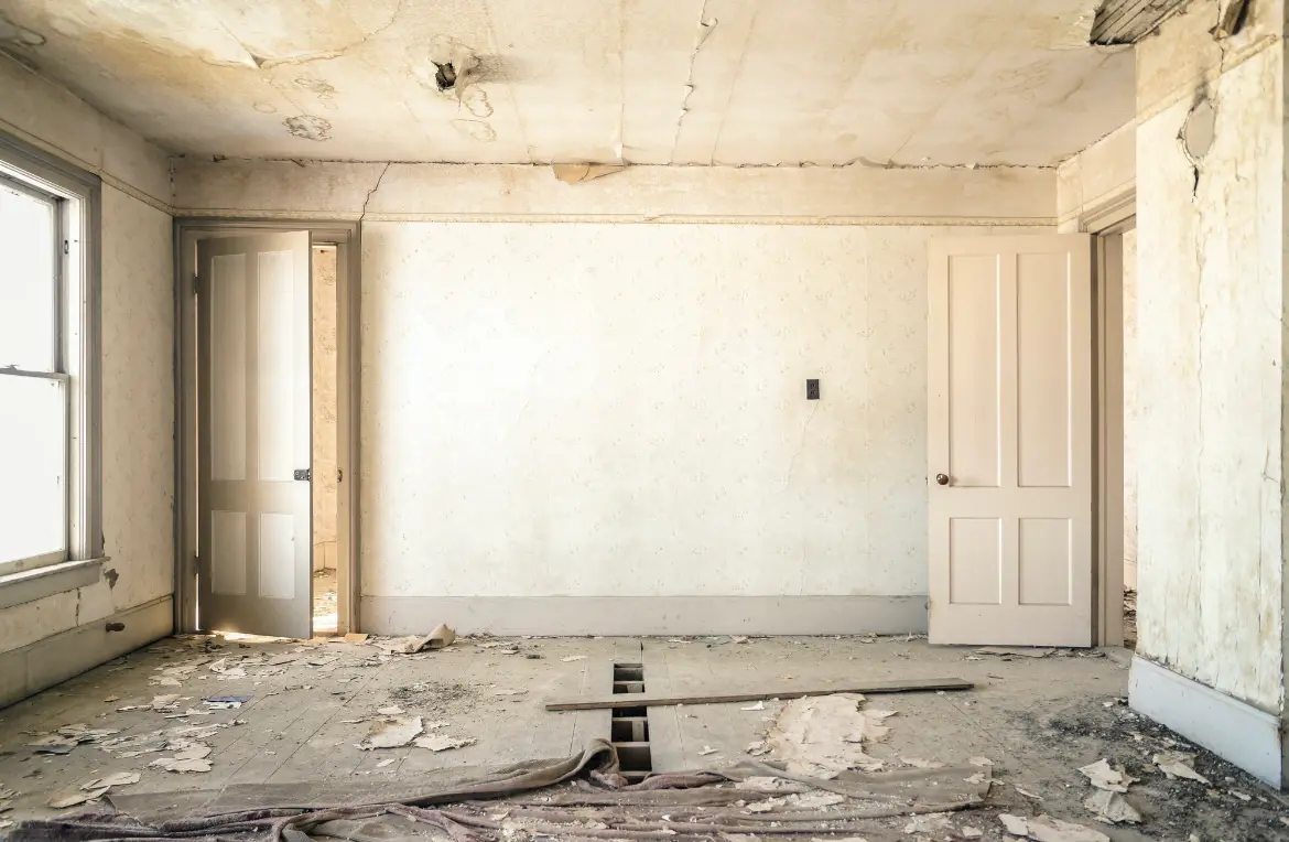 Waste disposal crew managing a cleanout project in Sherrelwood